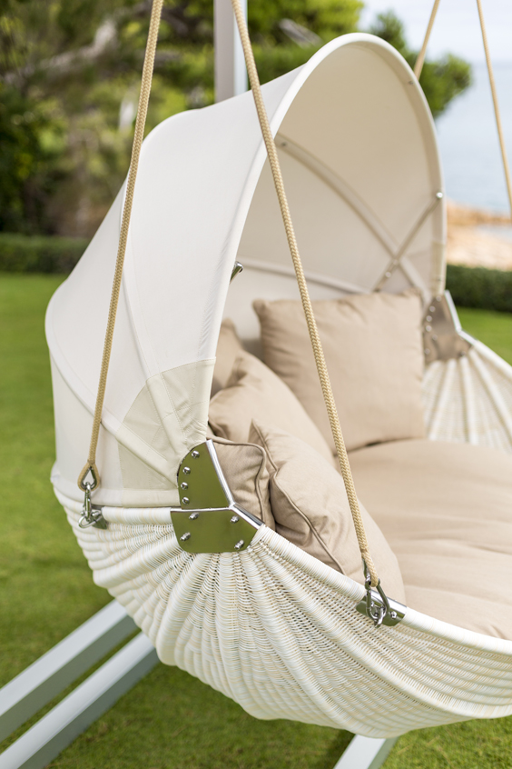 Suspend garden furniture fitting